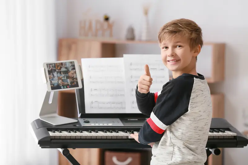 online music lessons Grosse Pointe MI student taking virtual lesson on laptop