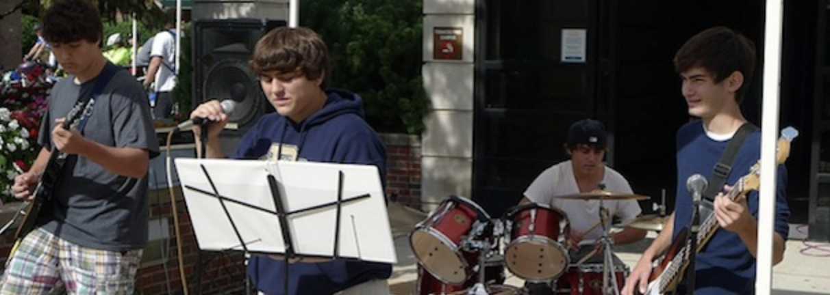 Rock band classes in Grosse Pointe students performing together